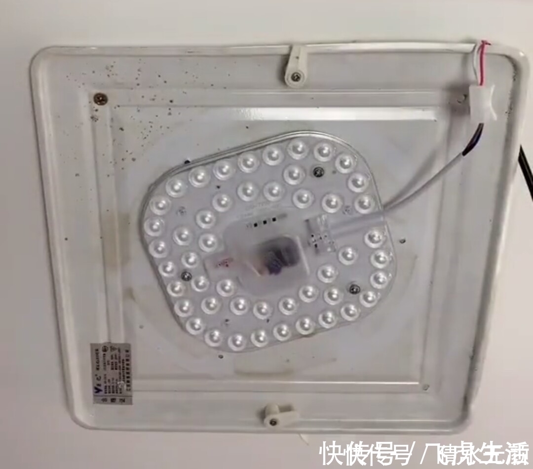 灯芯|家里吸顶灯坏掉换灯你就亏了,教你这样改比原来还要亮,只几块钱