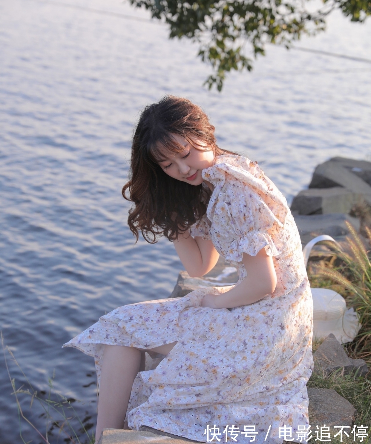 羞提#七言绝句:羞提昨夜无为事,欲再啸歌谁噤声?