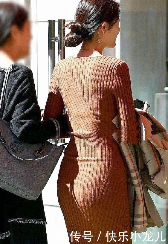 百变小姐姐的时尚魅力,气场也有一米八