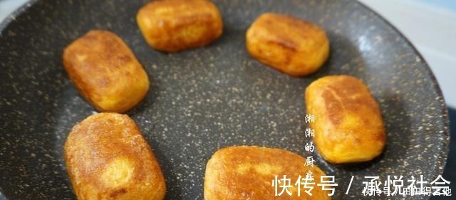 年糕不用买,自己做也很简单,咬一口,还会爆浆