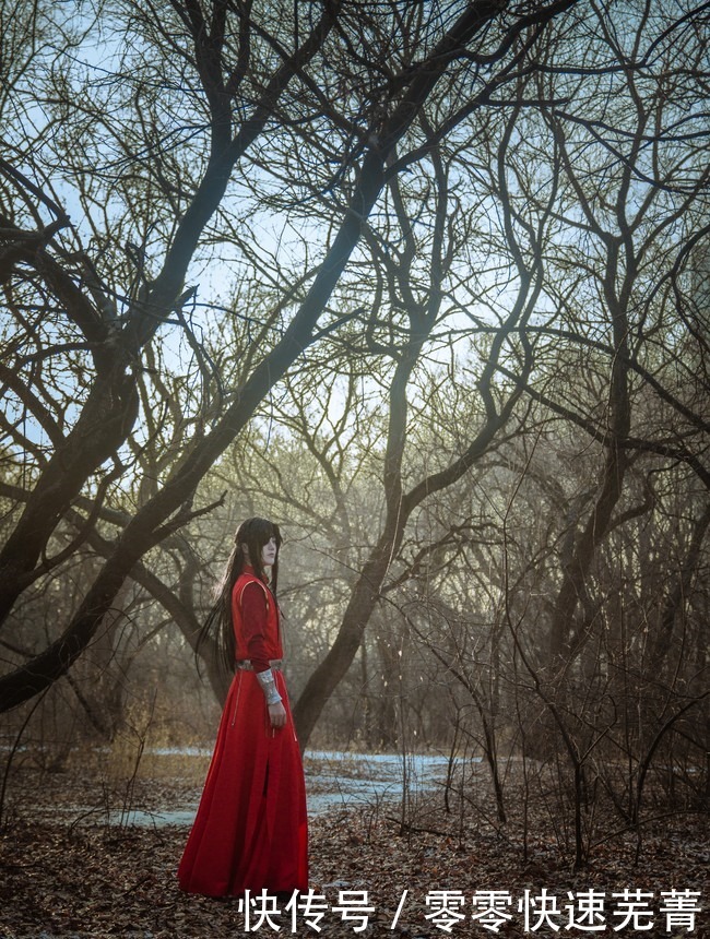 天官赐福Cos这个花城婚服绝了！网友是羡慕不来的身高和颜值