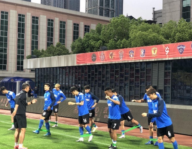 尹鸿博|中超乱了:新军欲掀冠军,六大国脚纷纷转会?国足前帅抽大礼包