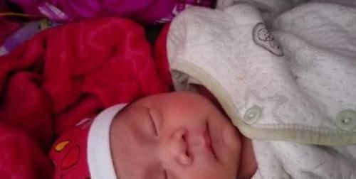 小雨|妈妈发现宝宝的背上长满了''黑刺'',把刺一根根拔掉,医生检查后大骂无知