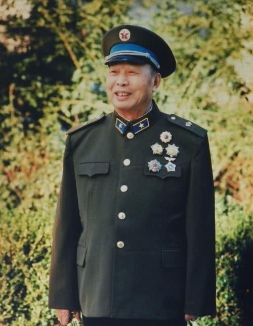 杨思禄|两兄长长征牺牲，他差点被贪财鬼算计，装拉肚子逃走，103岁健在