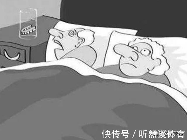 睡眠质量|中老年人失眠不能忽视,若想晚上睡得好,三种食物别触碰