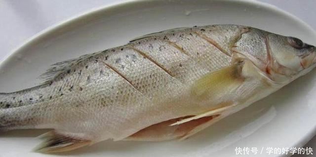 营养又美味的清蒸鲈鱼，做法一看就会，鱼肉鲜嫩无腥味，待客首选！