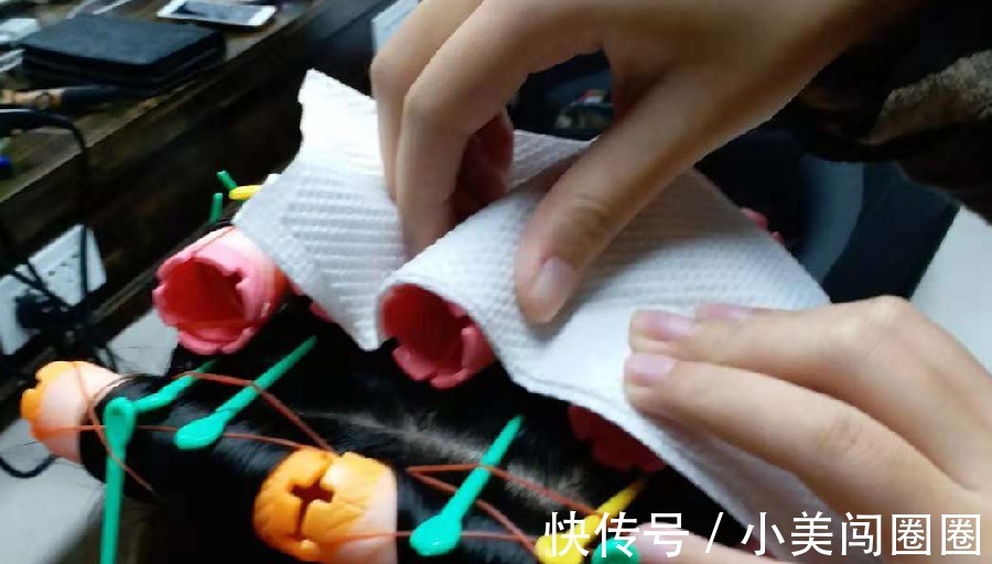 理发师 烫发一个月后头发就直了,烫发能保持多久了解这三点烫发不迷路