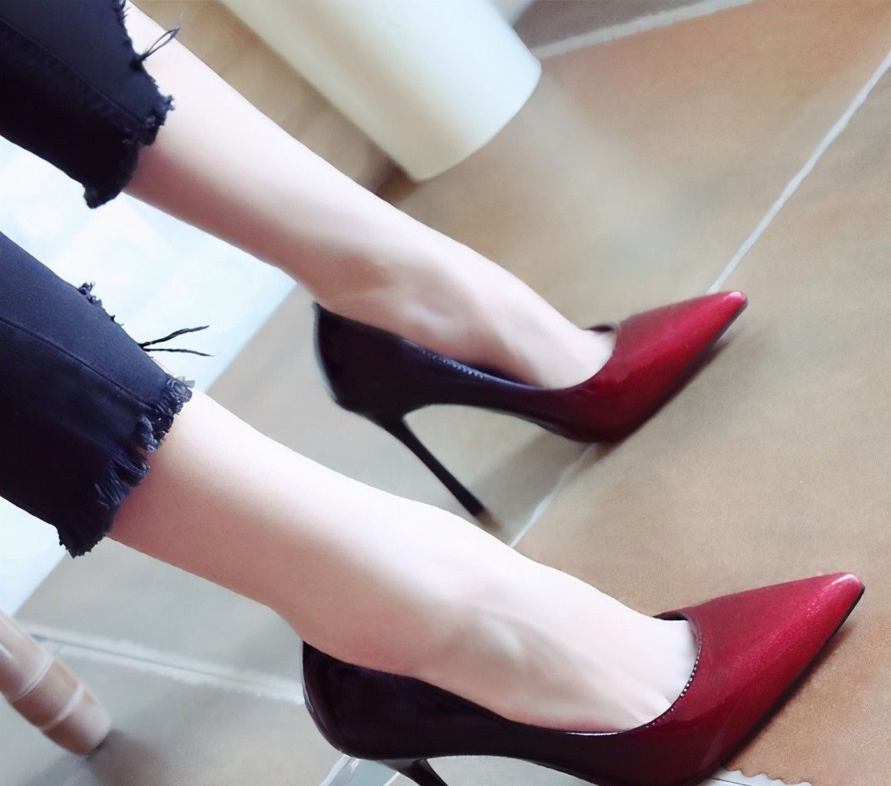 高跟鞋 春日出游上镜变女神,时髦细跟高跟鞋,教你来穿搭