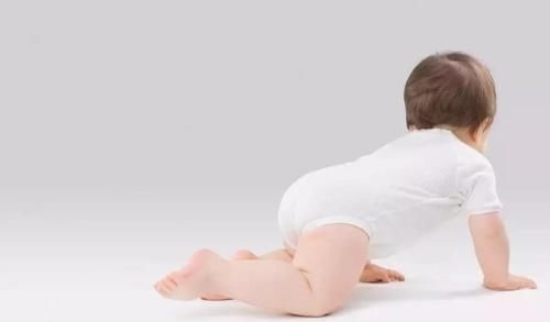 差异|宝宝“先爬后走”与“不爬就走”有3个差异,很多家长还不知道