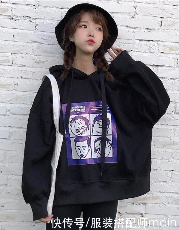 冬季内搭不用太多？教你一衣多穿，用一件连帽卫衣搭出5种风格