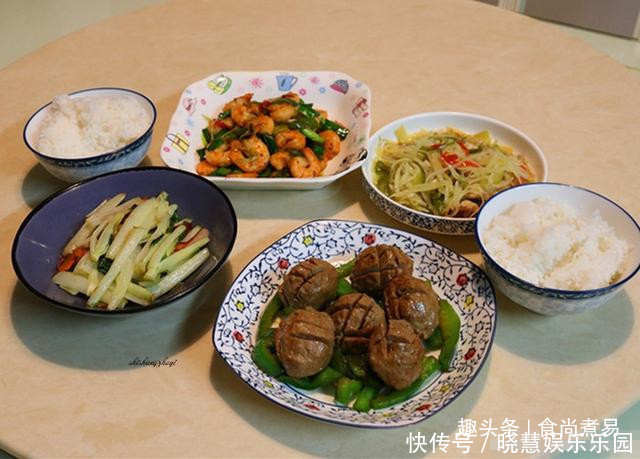饱嗝|做好三人的饭菜,四道菜一锅汤,两人撑到打饱嗝