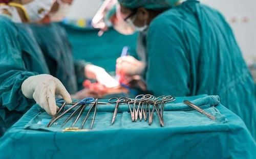 剖腹产没你想的那么简单,这些手术工具,光是看着都头皮发麻