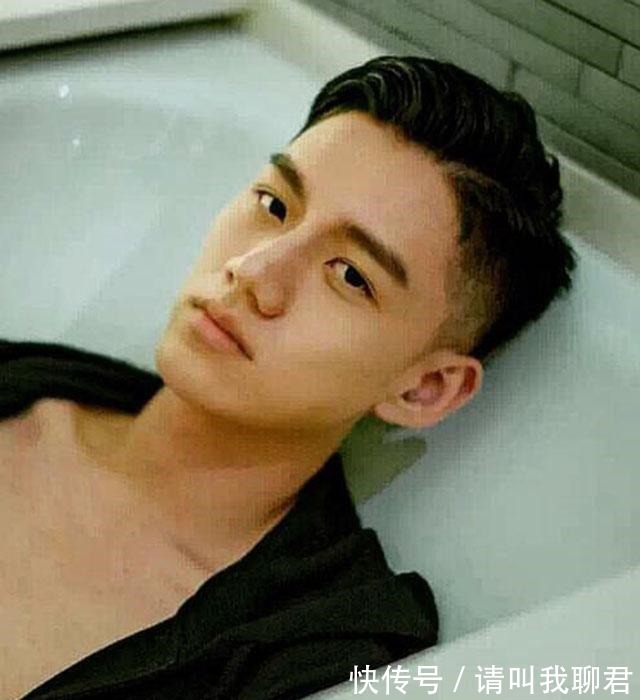 发型|理发店为何爱给男生剪“两边剃短”的发型!