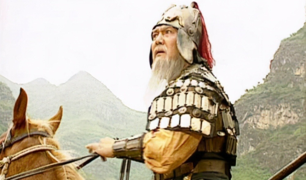 演义中|别被《三国演义》误导,历史上的黄忠并不是六七十岁的老将