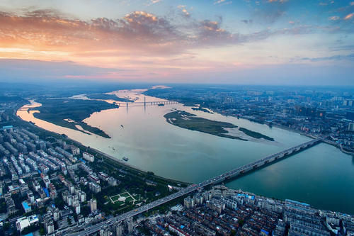 湖北由襄阳代管的县级市，汉光武帝刘秀的故里，有“古帝乡”之称