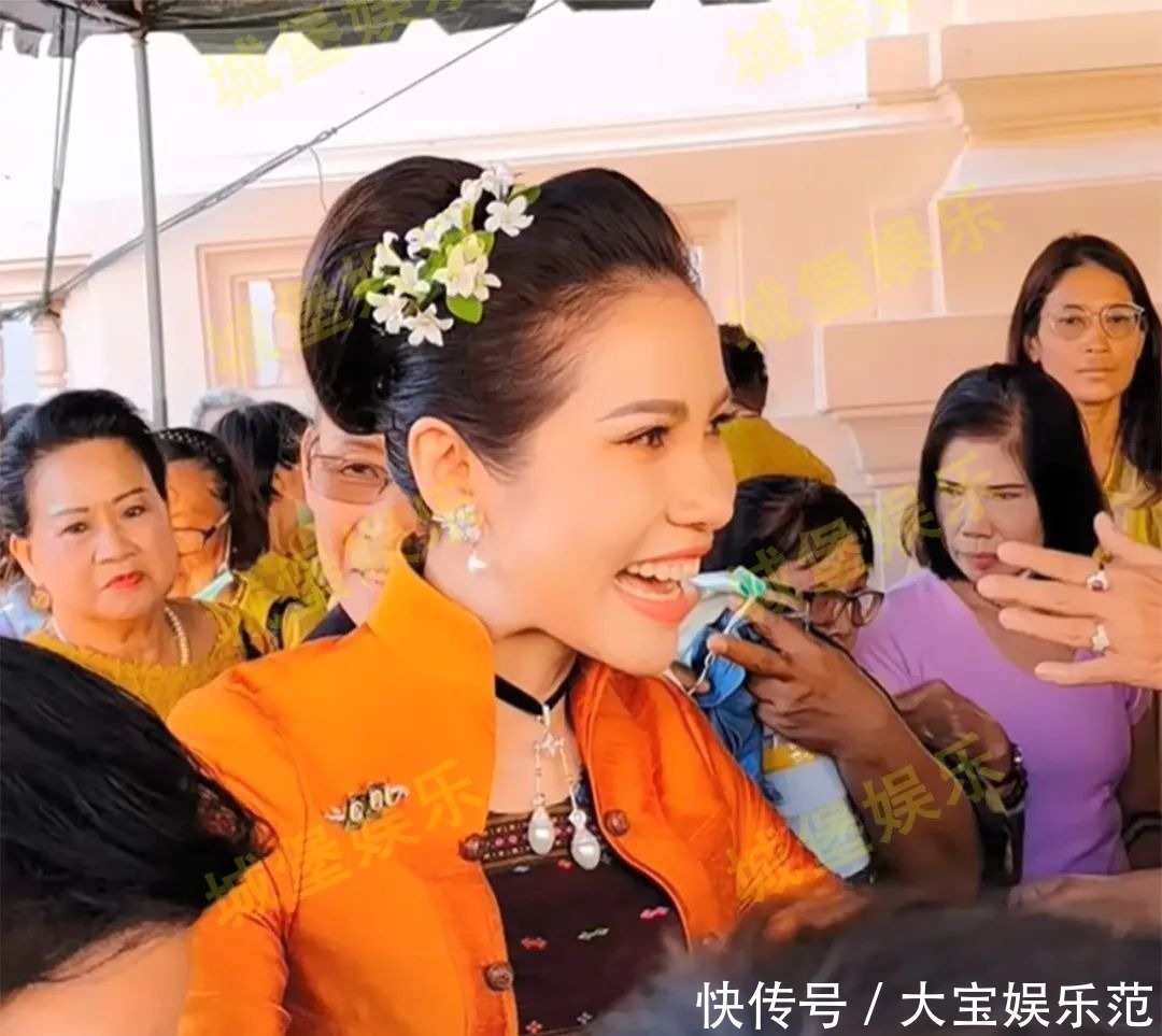 西拉米|诗妮娜贵妃开创先河,首次戴颈圈挂上“珍珠泪”,时髦感远超王后