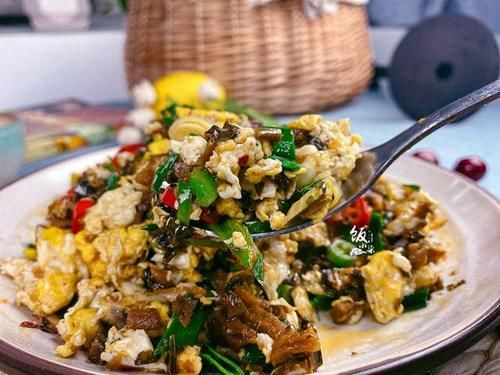 美食优选：这道菜吃出了外婆家的味道，开胃下饭，2碗米饭都不够吃