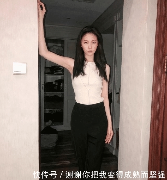 阔腿裤|阔腿裤穿腻了,试试今夏流行的烟管裤,照着穿时髦有型还显高