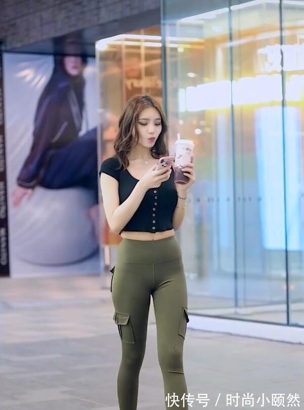 造型 最近流行的瑜伽裤外穿造型，美得很高调！