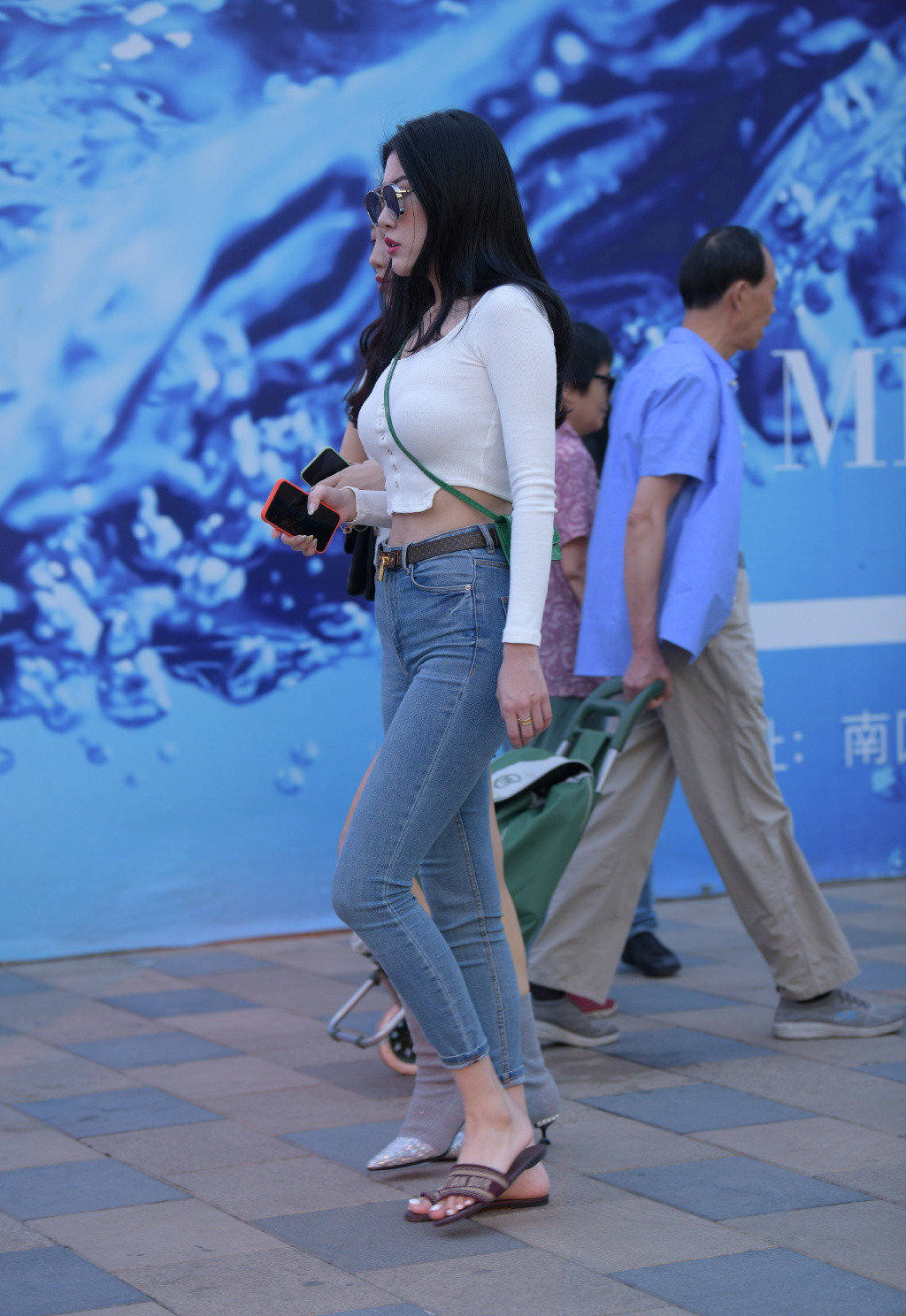 修身|时尚又修身的牛仔裤, 即使只搭简单的针织衫, 照样时髦好看!