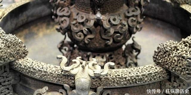 考古专家|40多岁的男墓主,墓里有21个女孩和他的一条狗,专家:心机男