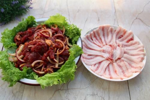 实惠|周末午餐,给老婆做的东北烤肉,解馋又实惠,比烤肉店吃着过瘾