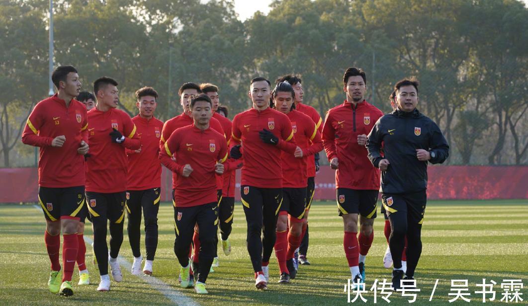 中国队|国足12强赛出线前景分析,李霄鹏带队没退路,输日本或宣告出局