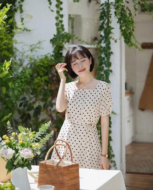 女人裙子要精不要多，今年买这4款就够了，谁穿谁最美