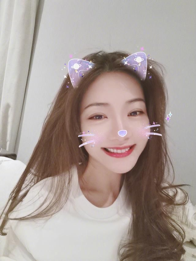 “唐悠悠”邓家佳居家变厨师,食美人更美