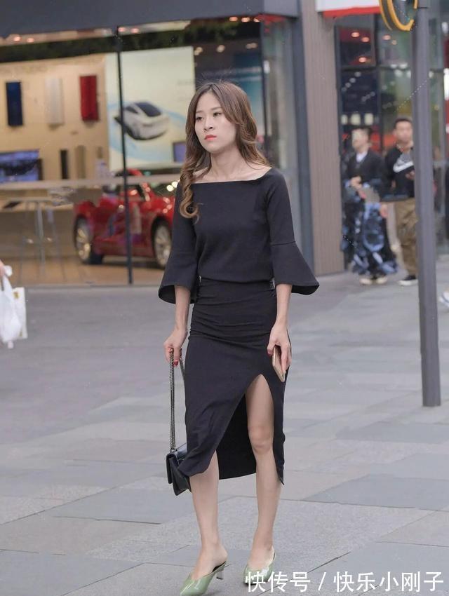 连衣裙 清新活泼的连衣裙装扮不乏气质感,展示美好身材,灵活多变