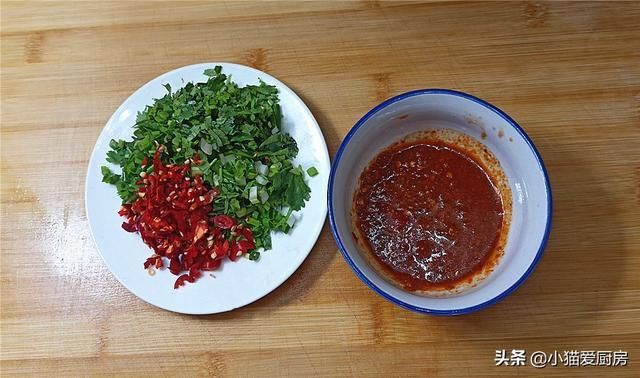 腌茄子|夏天正是吃茄子的时候，把它做成小腌菜，特好吃，放一年都不坏