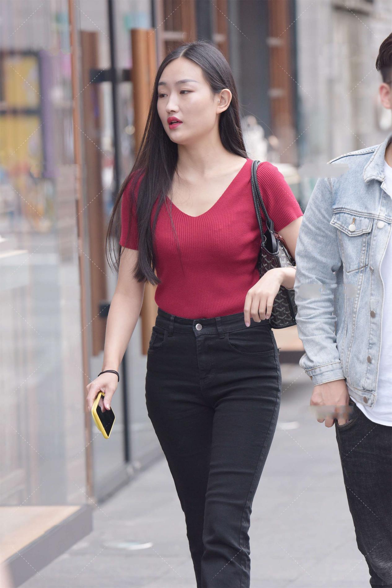 红色|当“高调红”遇上“低调黑”, 时髦感十足