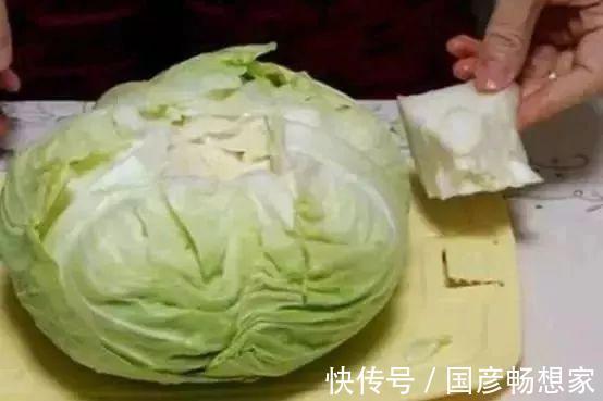 美味|将整颗包菜放入锅中,40分钟后,美味的不敢想象