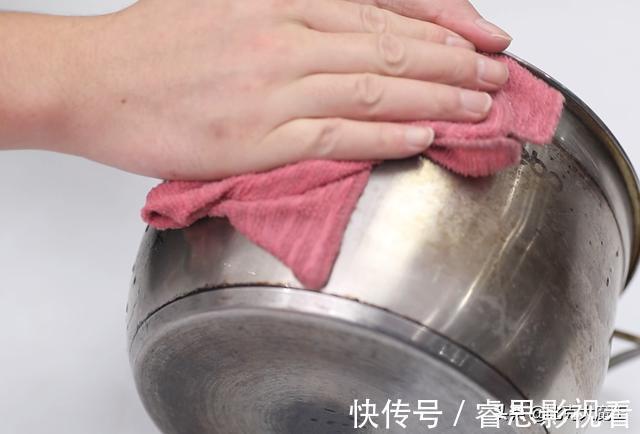 不锈钢锅的黄渍难清除?只需一招,不用任何洗涤剂,轻松去除黄渍
