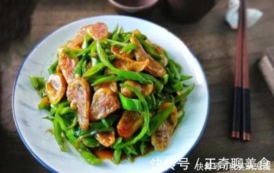 小米辣|在家里请客，媳妇做一桌菜，色香味俱全，客人吃得很满足