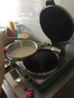 味道|卖了十几年鸡蛋饼的爷爷,做的饼又香又嫩,特好吃,味道堪称一绝