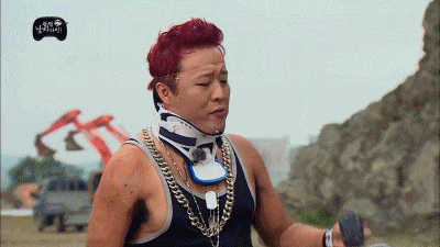 |搞笑GIF动图：阿姨，你是太开心了，假牙都掉了？