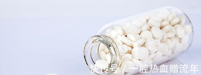 养分|用“药片”兑水浇花,比淘米水都有营养,7天浇1次,入冬就开花!