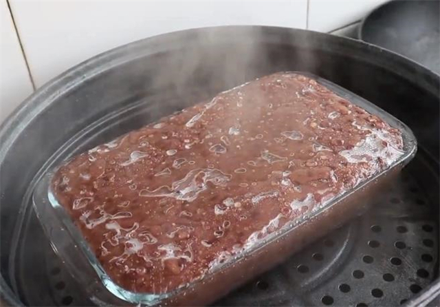 红豆糯米糕不用出去买了,教你在家做,软嫩香甜好吃,方法超简单