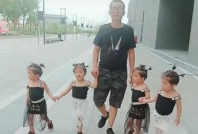 全场|4胞胎女儿来爷爷家蹭饭,爷爷大喊快关门,孩子的话让全场大笑