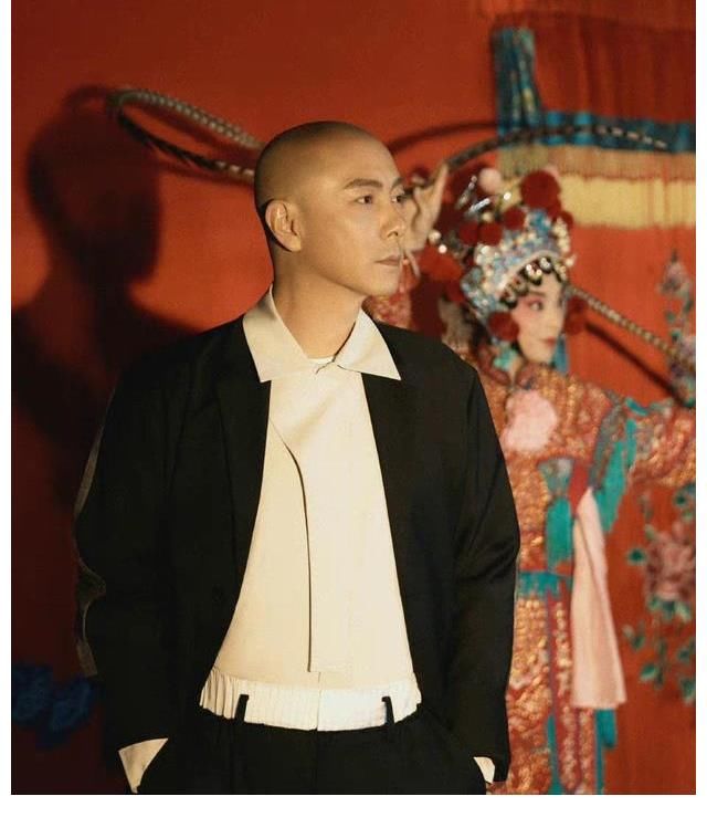 《追光吧》哥哥们能不能追光不知道，咖位参差不齐，油腻感又来了