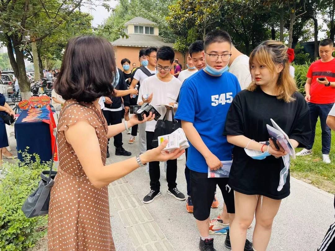 郫筒街道|护航高考为考生加油 郫都郫筒街道设“高考服务站”