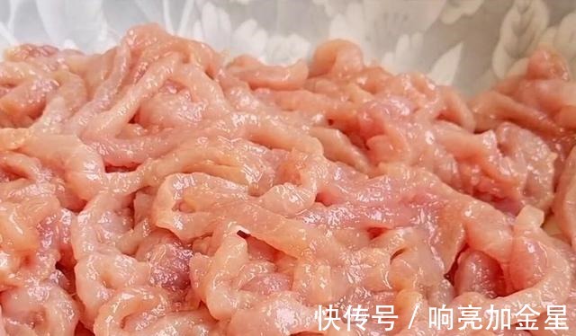 肉丝怎么炒才能“不塞牙”巧用4步3窍门，吃肉像吃豆腐一样嫩滑！