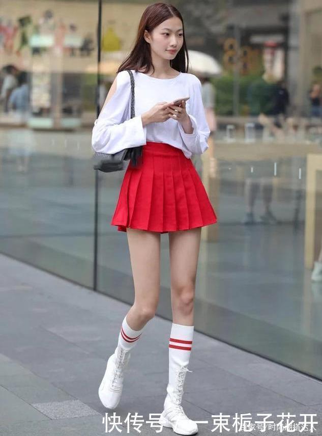 显腿|高个苗条女性,就选时尚百褶裙,不仅显腿长还气质十足