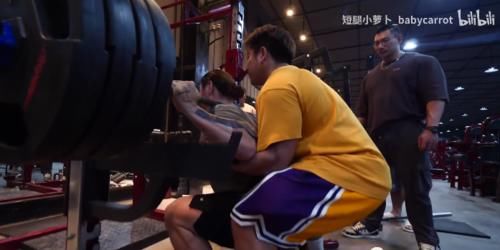 结果|他们挑战了鹿晨辉的深蹲训练,结果...