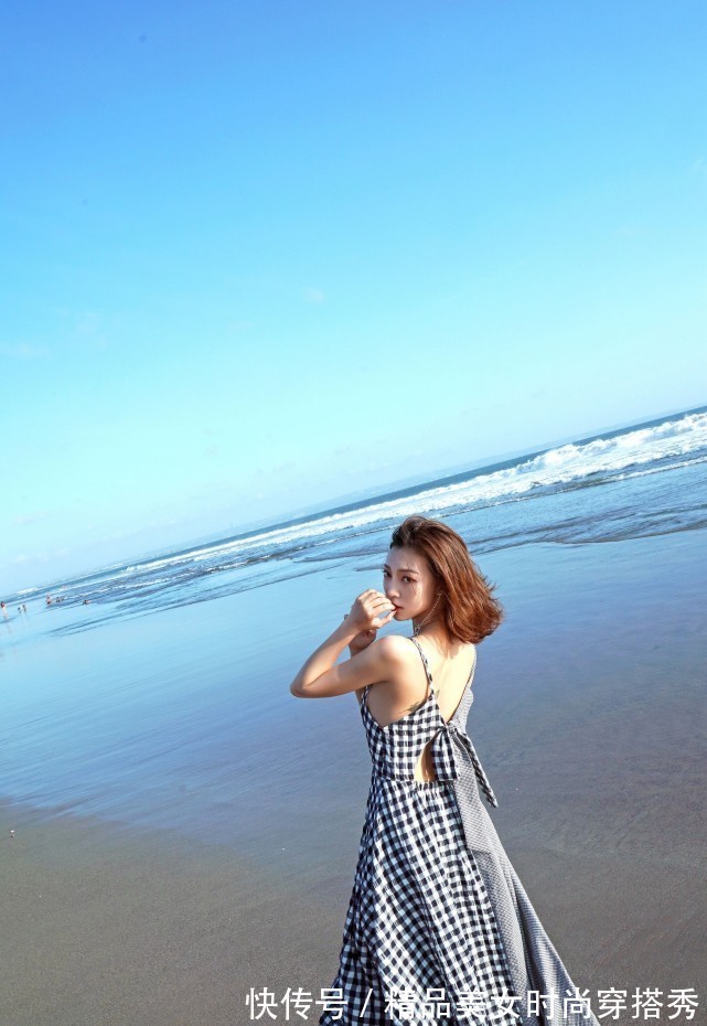旅游|一款仙气飘飘的旅游海滩度假连衣裙，让你留住永不消失的风采
