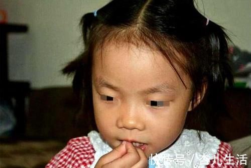 结局|从小“啃指甲”的孩子,长大后大多逃不开两种结局,家长要早制止