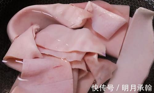 这才是灌汤包的正宗做法,皮薄馅大,咬一口汤汁四溢,赶快学学吧!