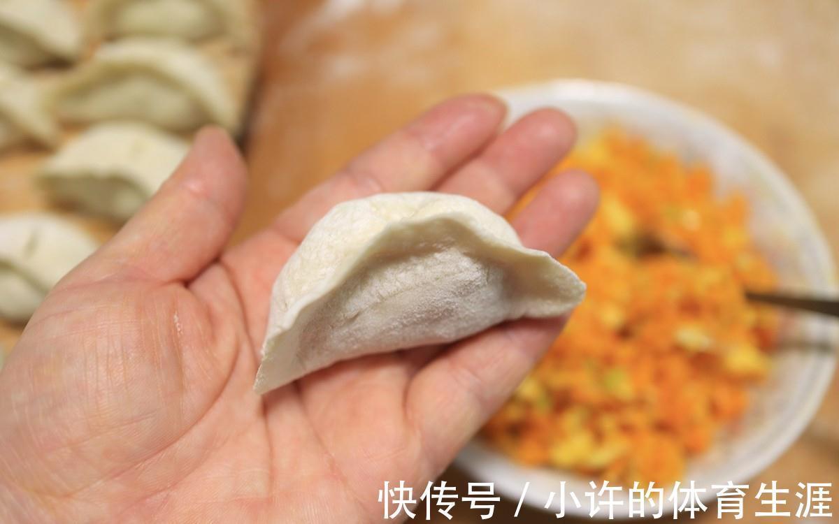 让人感觉到温暖的鸡蛋南瓜饺子,甜甜的,味道很独特