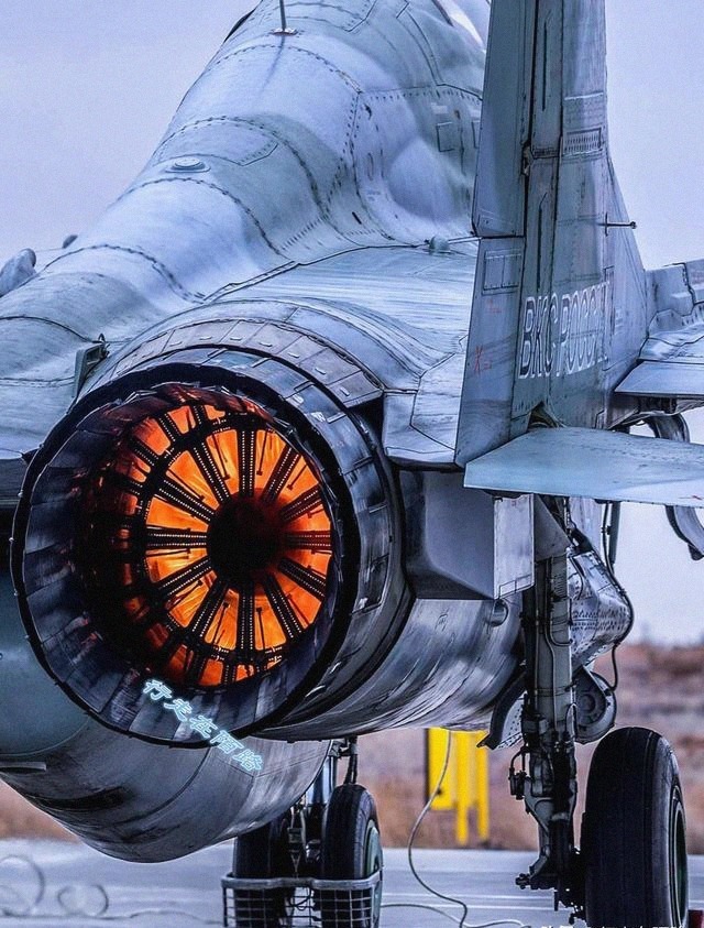 二战|俄罗斯钢铁城市：二战时涌入60万青年，生铁产量已超5亿吨